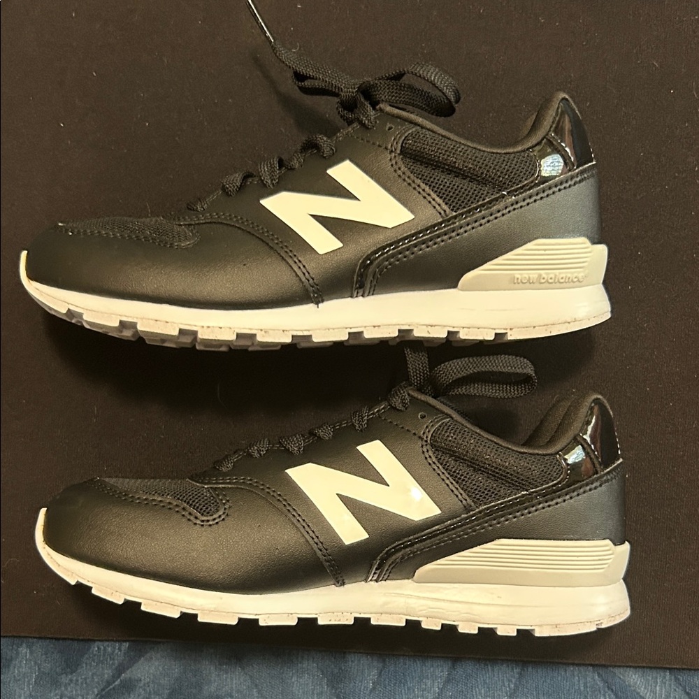 New Balance Kids Black and White 996 Sneakers - Picture 5 of 7